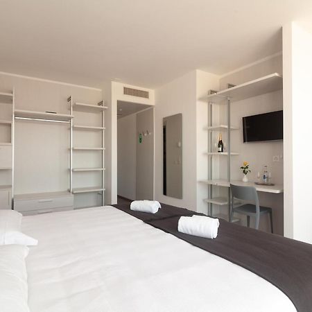 Hotel Albergo Milano เมนดริซิโอ ภายนอก รูปภาพ