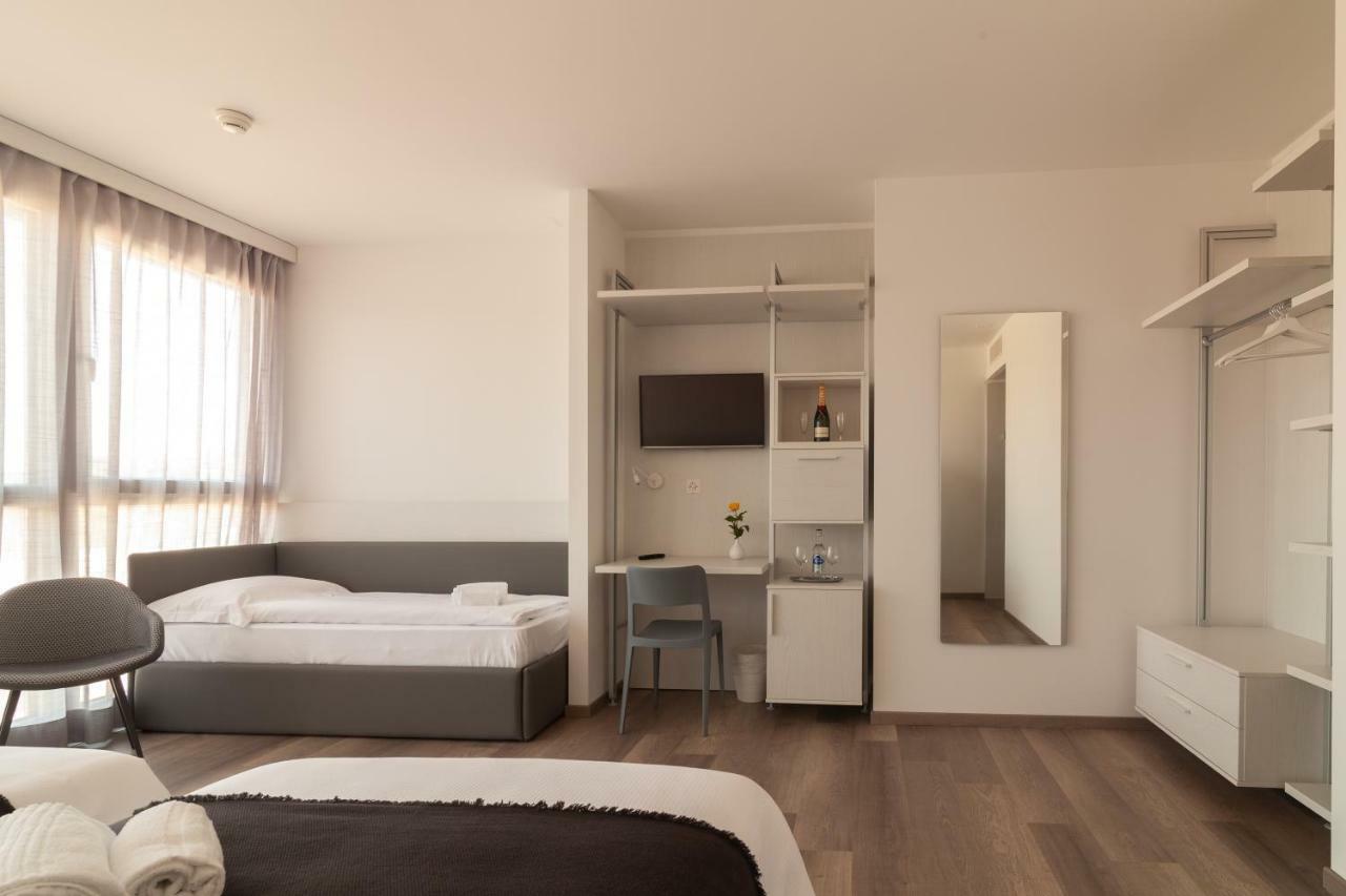 Hotel Albergo Milano เมนดริซิโอ ภายนอก รูปภาพ