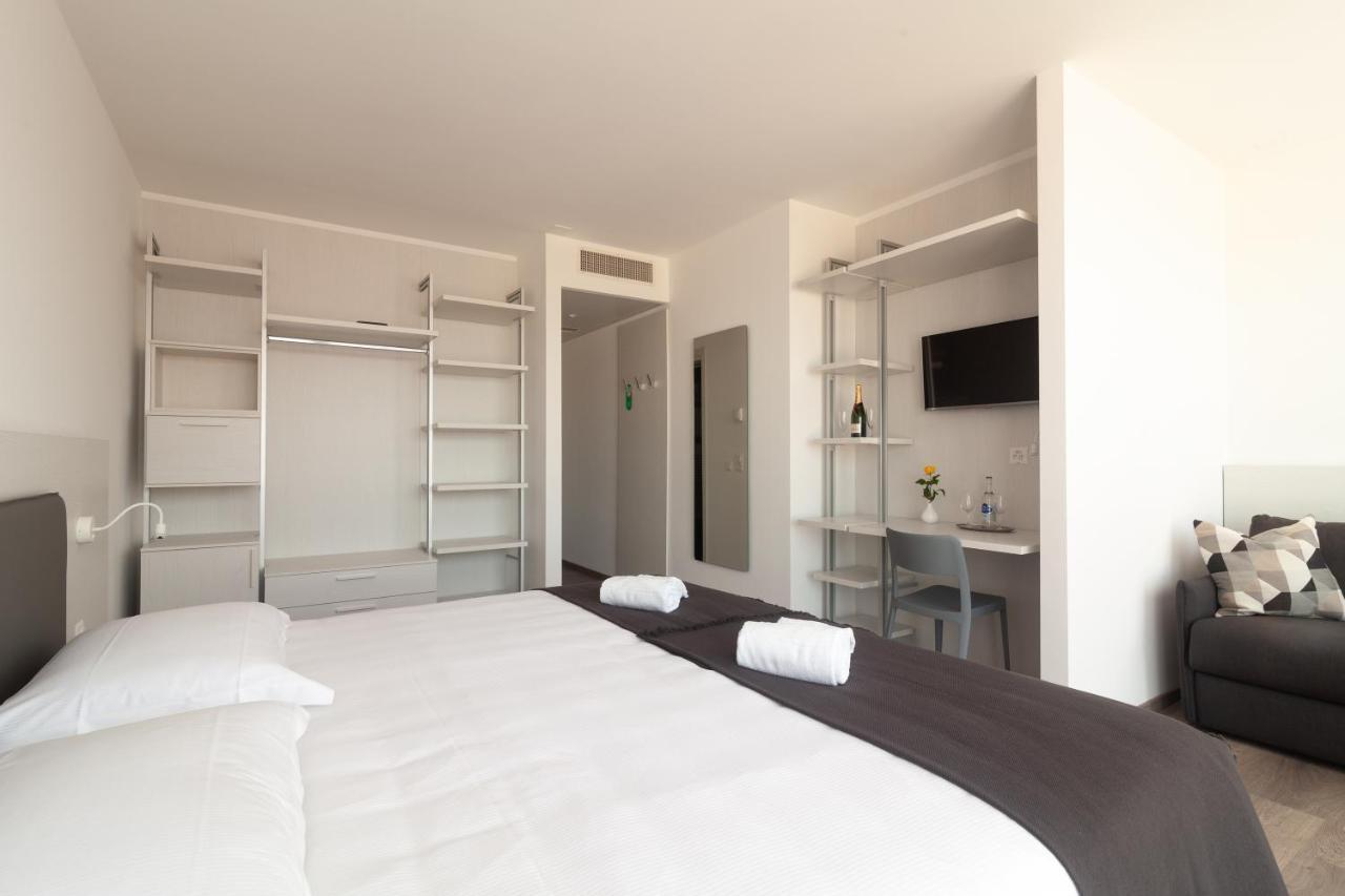 Hotel Albergo Milano เมนดริซิโอ ภายนอก รูปภาพ