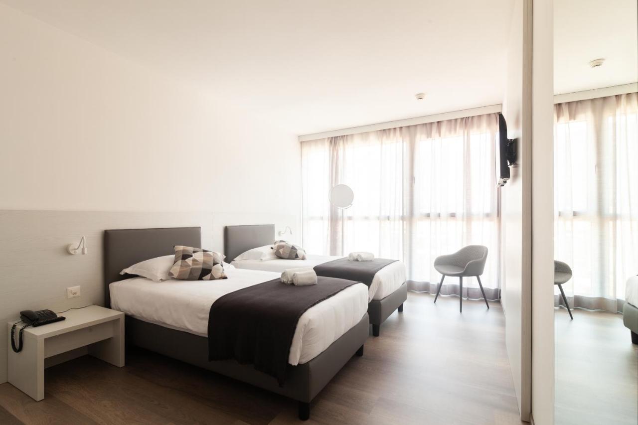 Hotel Albergo Milano เมนดริซิโอ ภายนอก รูปภาพ